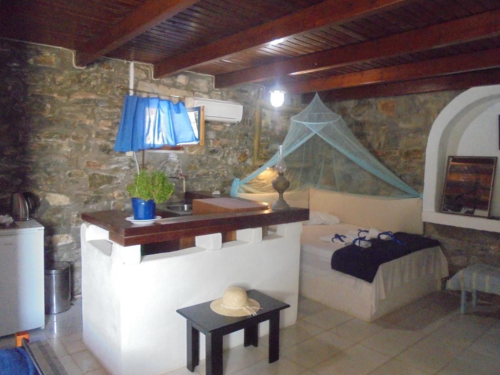Anatoli Studios Schoinoussa Room photo
